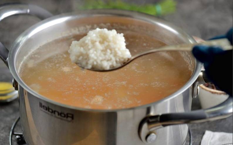 Суп с консервированной сайрой и рисом