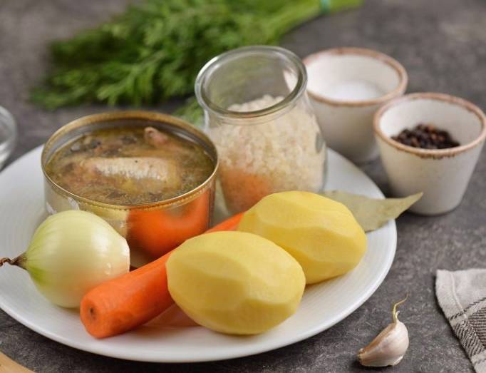 Суп с консервированной сайрой и рисом