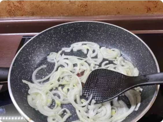 Салат из кальмаров и свежего огурца с яйцом