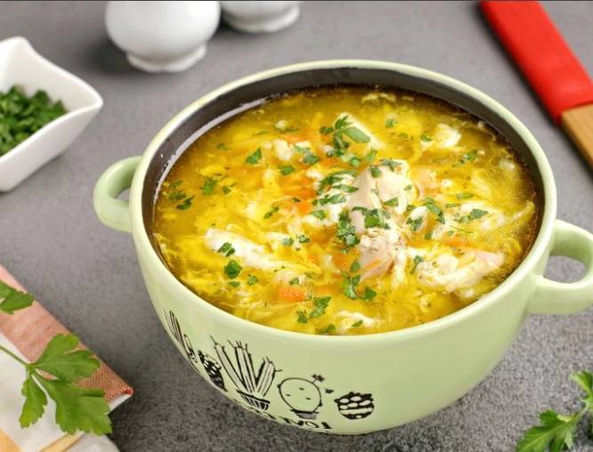 Кудрявый суп с яйцом и курицей