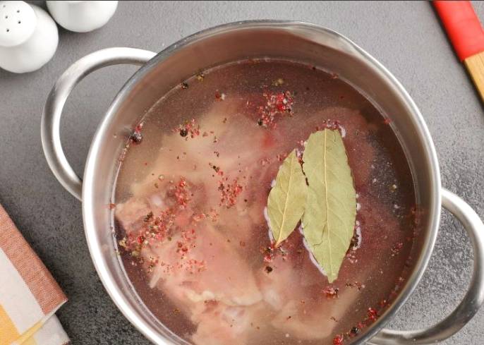 Кудрявый суп с яйцом и курицей