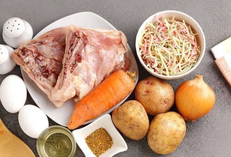 Кудрявый суп с яйцом и курицей