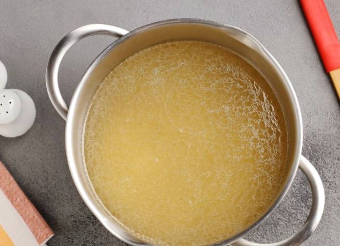 Кудрявый суп с яйцом и курицей