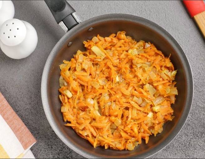 Кудрявый суп с яйцом и курицей