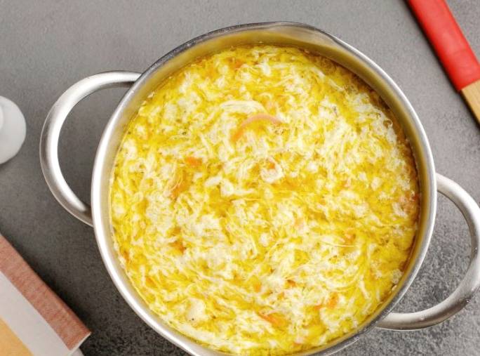 Кудрявый суп с яйцом и курицей