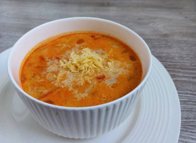 Сливочный суп с курицей и макаронами