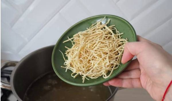 Куриный суп с лапшой без картошки и без зажарки