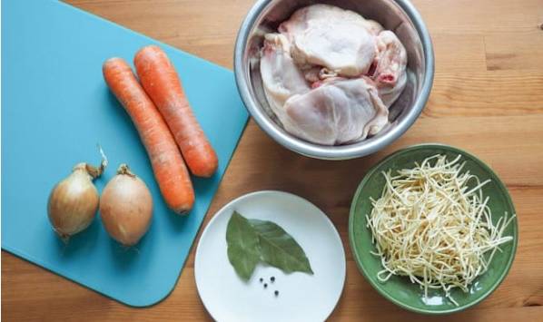 Куриный суп с лапшой без картошки и без зажарки