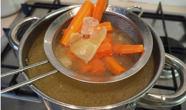 Куриный суп с лапшой без картошки и без зажарки