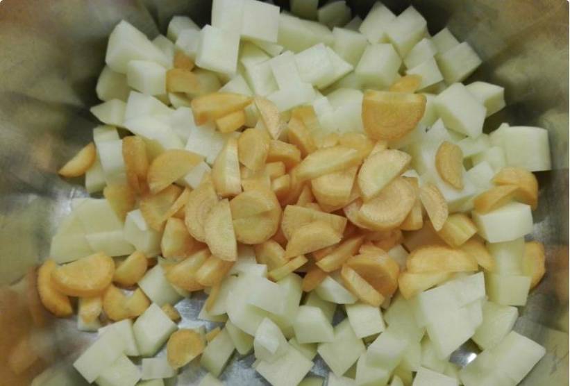 Рыбный суп из консервов горбуши с картошкой и рисом