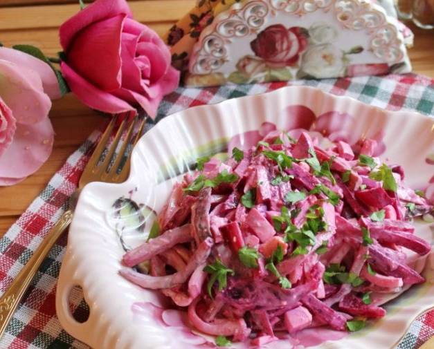 Салат из кальмаров со свеклой