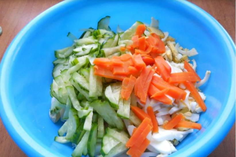Салат из кальмаров со свежим огурцом