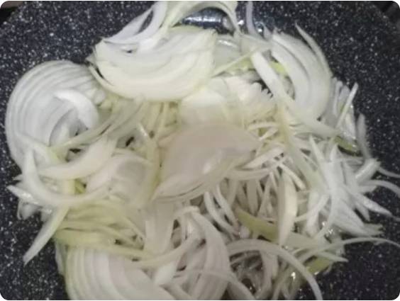 Салат из кальмаров с яйцом, огурцом и репчатым луком