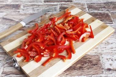 Салат из капусты с морковью, болгарским перцем и уксусом