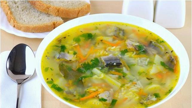 Суп с сайрой консервированной, рисом и картошкой