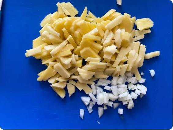 Рыбный суп из консервов горбуши с рисом и картошкой