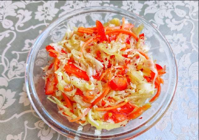 Салат из капусты с морковью и болгарским перцем, как в столовой