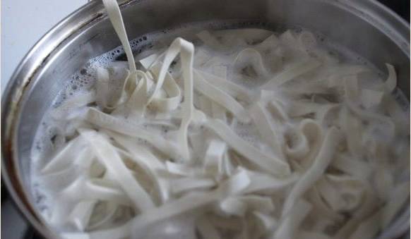 Куриный суп с лапшой и грибами