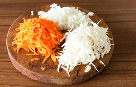 Суп из свежей капусты с курицей и картошкой