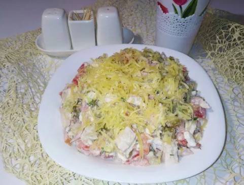 Салат «Валенсия» с курицей и ветчиной