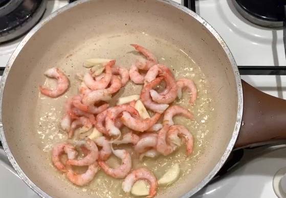 Салат «Бьянка» с креветками и апельсином