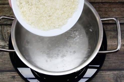 Рисовая каша с яблоками на воде