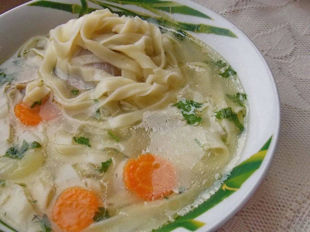 Куриный суп с домашней лапшой и картошкой
