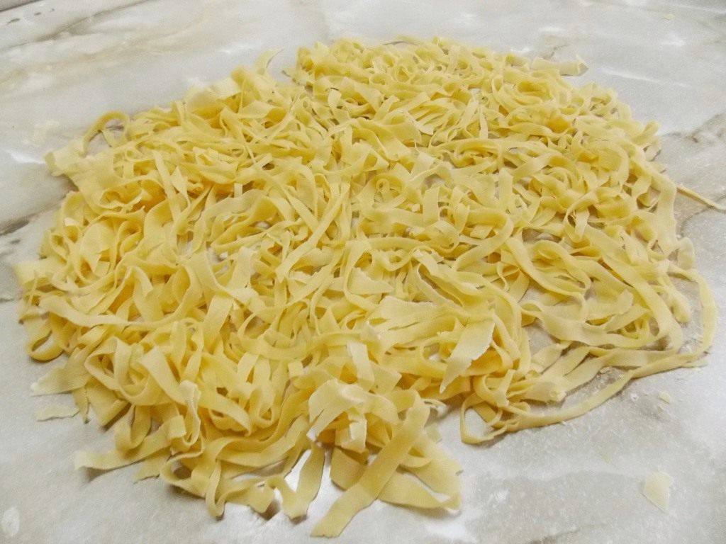 Куриный суп с домашней лапшой и картошкой