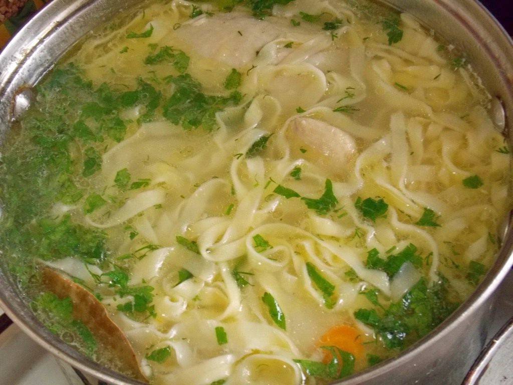 Куриный суп с домашней лапшой и картошкой