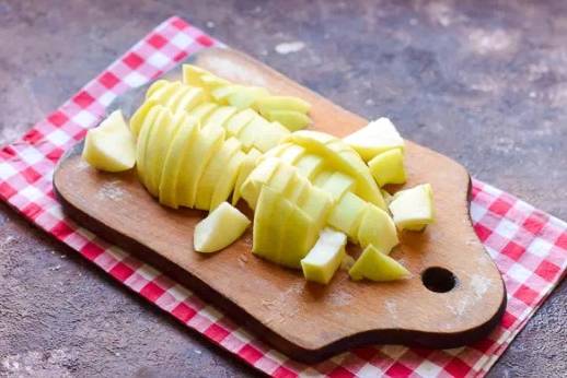 Рисовая каша с яблоками на молоке