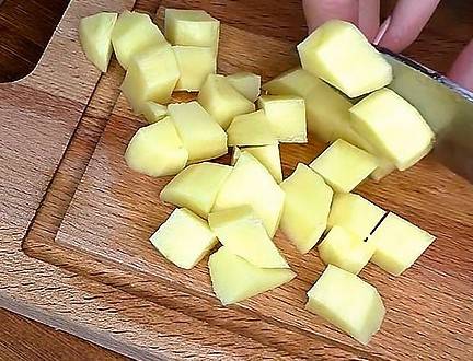 Суп с курицей, шампиньонами, картофелем и плавленым сыром