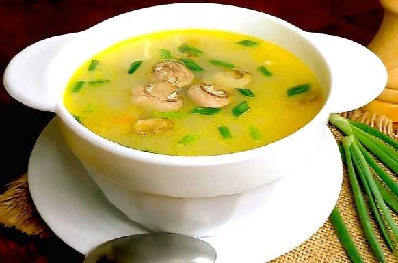 Суп с курицей, шампиньонами, картофелем и плавленым сыром