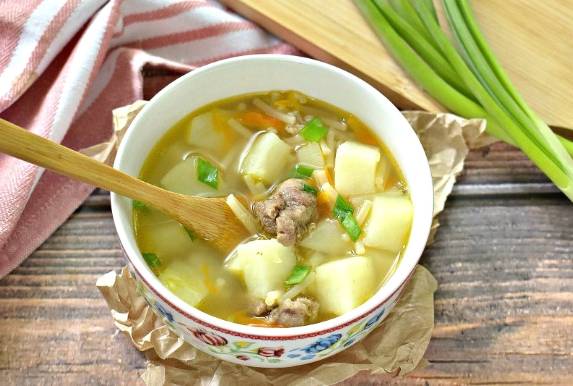 Суп с тушенкой, картошкой и вермишелью