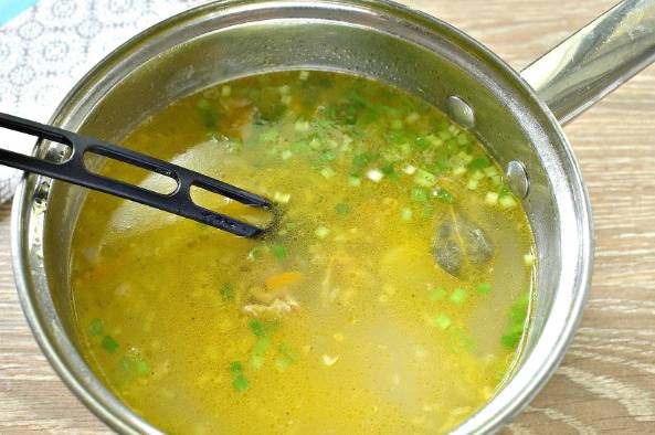 Суп с тушенкой, картошкой и вермишелью