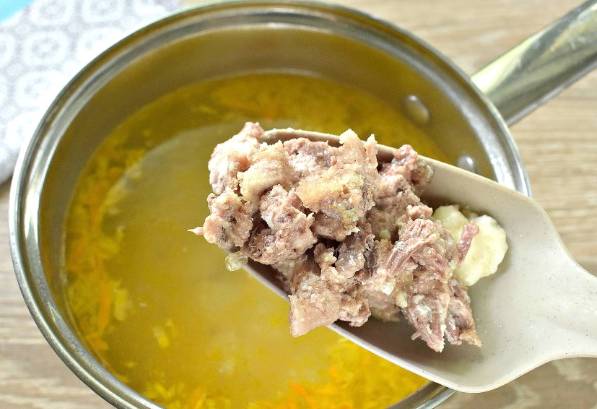 Суп с тушенкой, картошкой и вермишелью