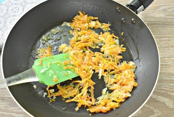 Суп с тушенкой, картошкой и вермишелью