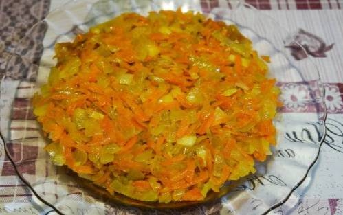 Салат из кильки в томатном соусе с яйцом