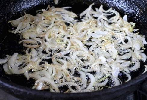 Салат из капусты со свеклой, морковью с уксусом и сахаром