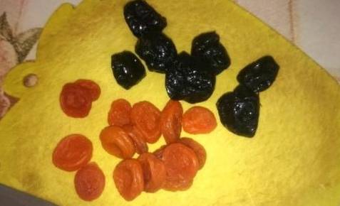 Фруктовый суп с рисом и сухофруктами