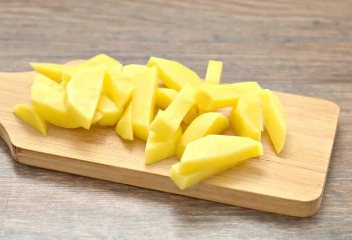 Мясной суп с картофелем и вермишелью