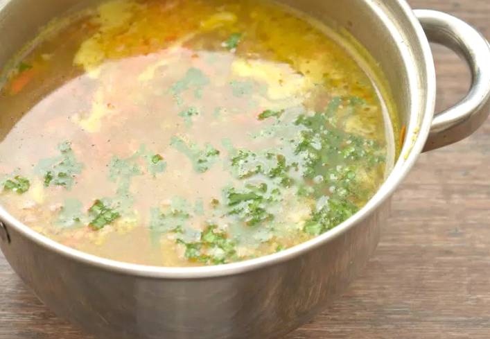 Мясной суп с картофелем и вермишелью