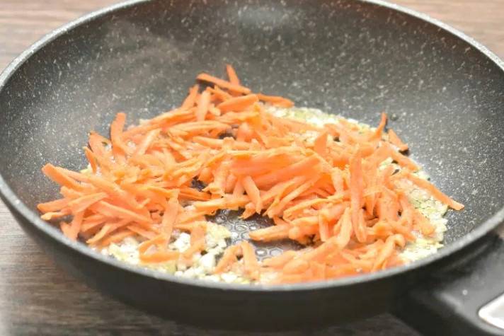 Мясной суп с картофелем и вермишелью