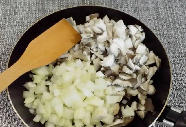 Суп с вешенками и курицей