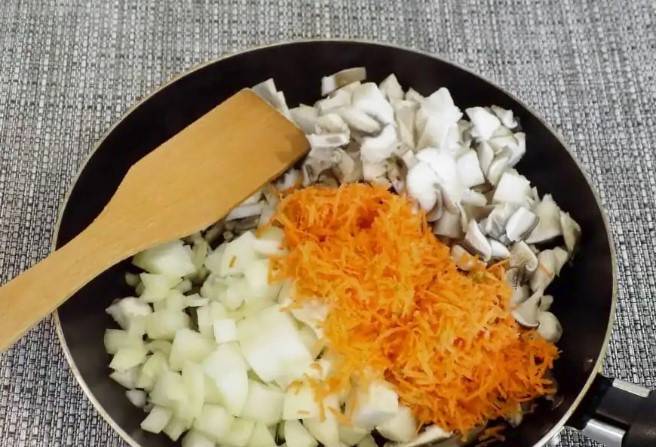 Суп с вешенками и курицей
