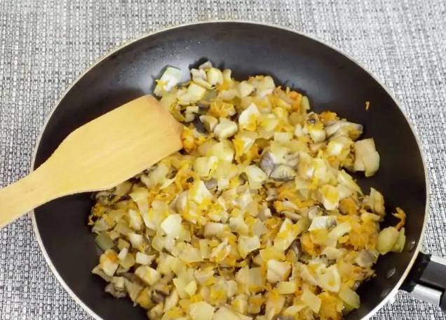 Суп с вешенками и курицей