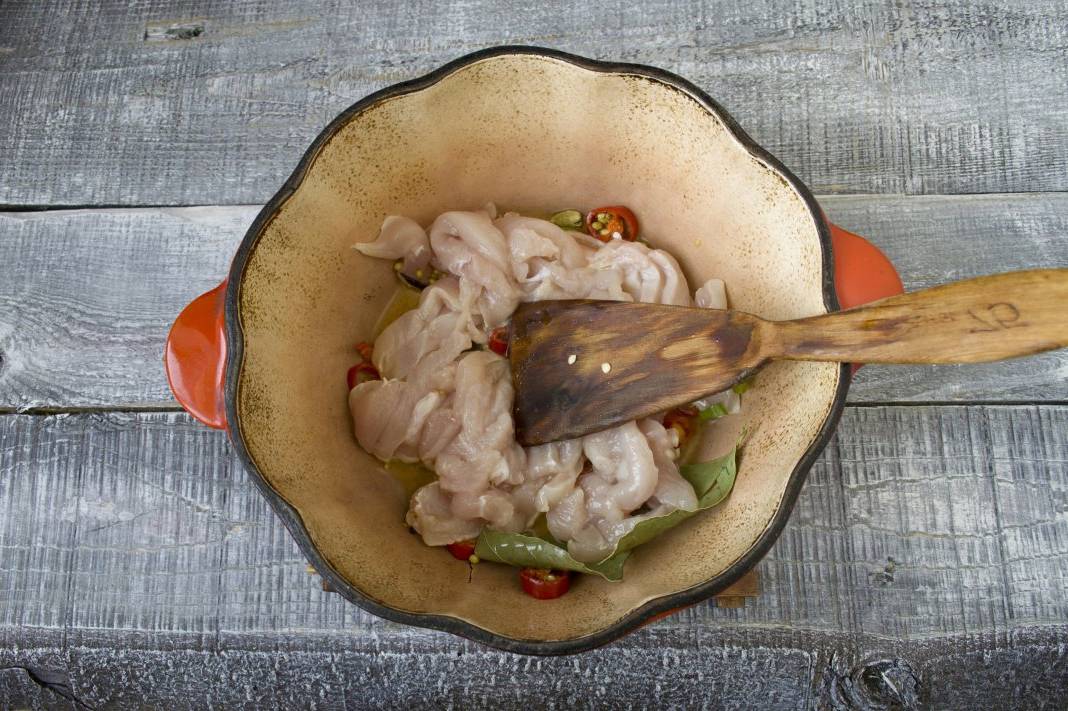 Суп с курицей, помидорами и картошкой