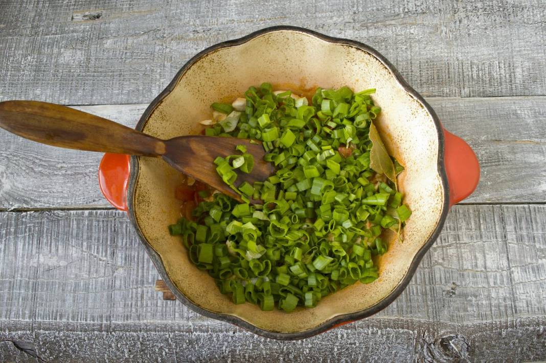 Суп с курицей, помидорами и картошкой