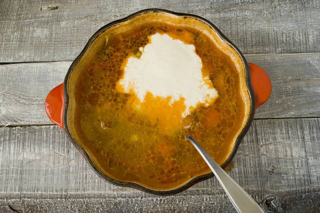 Суп с курицей, помидорами и картошкой