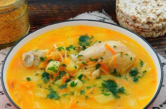 Суп из куриных ножек с картошкой и вермишелью