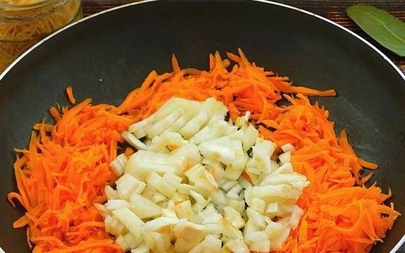 Суп из куриных ножек с картошкой и вермишелью